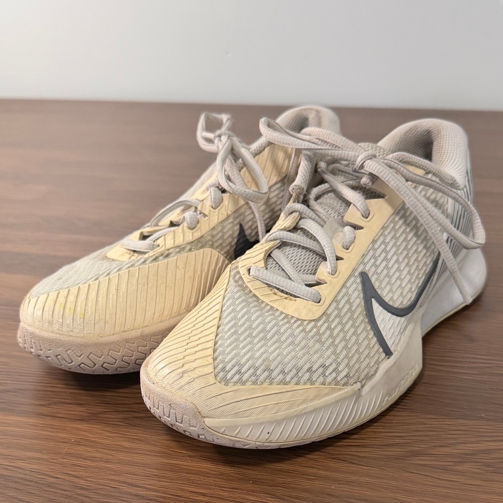 Nike Women’s Air Zoom Vapor Pro 2 Cream and‎ Gray Sneakers Sz 8